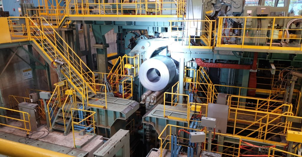 Das erste Coil, das Posco auf seiner Warmbandstraße Nr. 4 am Standort Gwangyang gewickelt hat.
