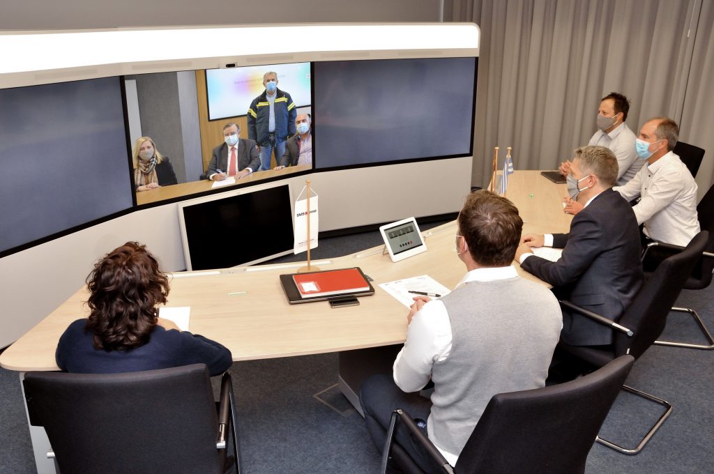 Virtuelle Begegnung mit einem Hauch von Feierlichkeit: ElvalHalcor und SMS unterzeichnen das Abnahmezertifikat - Quelle: SMS group GmbH