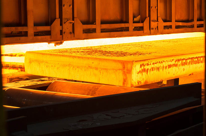 Erwärmte Bramme bei Thyssenkrupp Steel