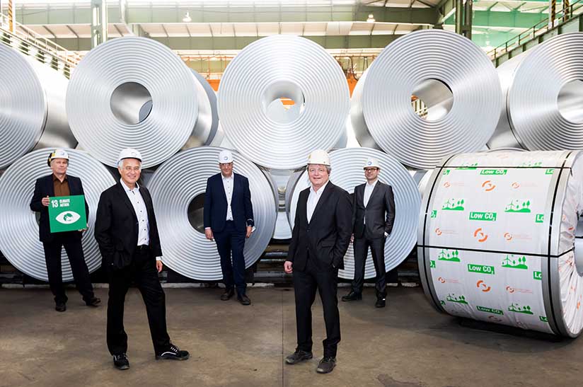 Vertreter von TÜV Süd und der Salzgitter AG