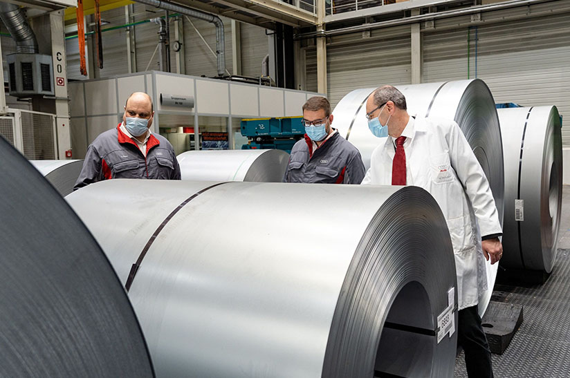 Besichtigung von Stahlcoils bei Audi