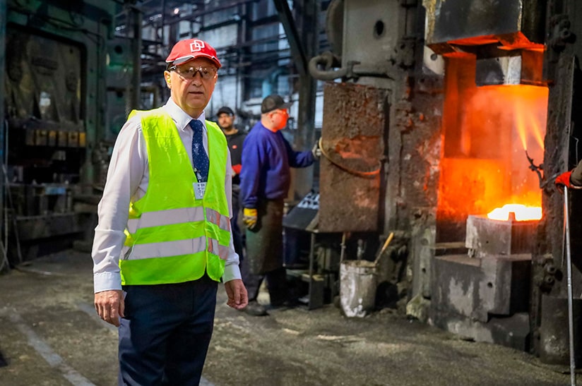 Derek Bond, Dango & Dienenthal