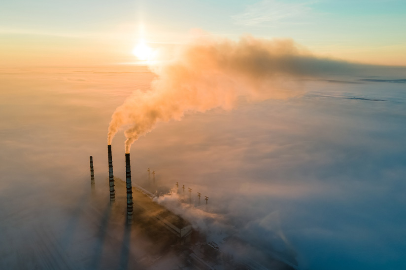 Industrieller Betrieb stößt CO2 aus