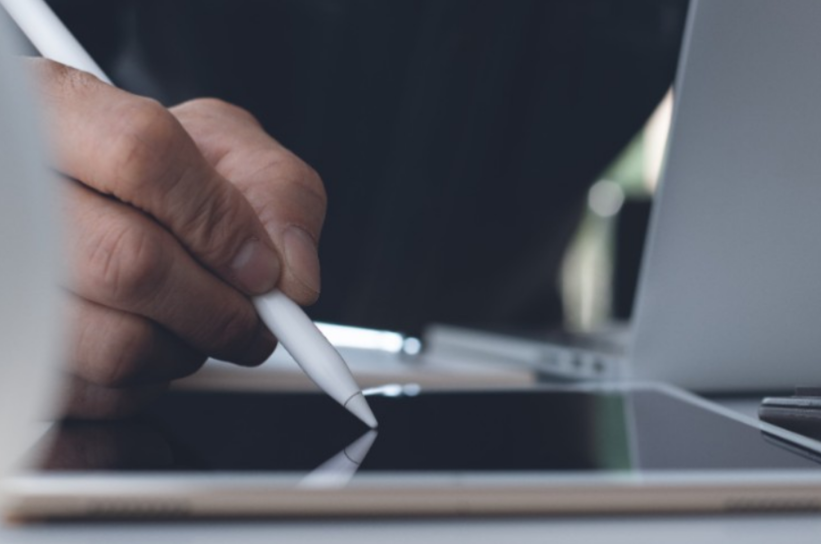 Klöckner & Co SE Logo auf digitalem Gerät