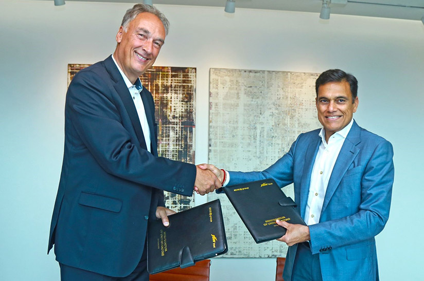 Burkhard Dahmen, CEO und Vorstandsvorsitzender der SMS group und Sajjan Jindal, Chairman & Managing Director von JSW Steel, nach der gemeinsamen Unterzeichnung der Absichtserklärung