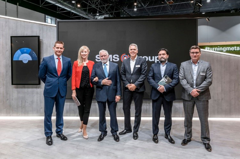 Von links nach rechts: Max Boogen, Boogen / Repräsentant der SMS group; Claudia van Veen, Moderatorin; Macario Fernández, CEO, LatemAluminium; Michael Schäfer, Executive Vice President Flat Products, SMS group; Macario F. García, General Sales Director, LatemAluminium; Markus Fischer, Technical Sales Aluminum Rolling Mills, SMS group.