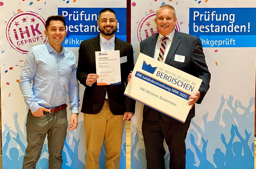Trio der Siempelkamp Giesserei: Eugen Müller (Ausbilder), Recep Mahramanli und Norbert Maag (Personalleiter) auf der Landesbestenehrung bei der Bergischen IHK in Wuppertal