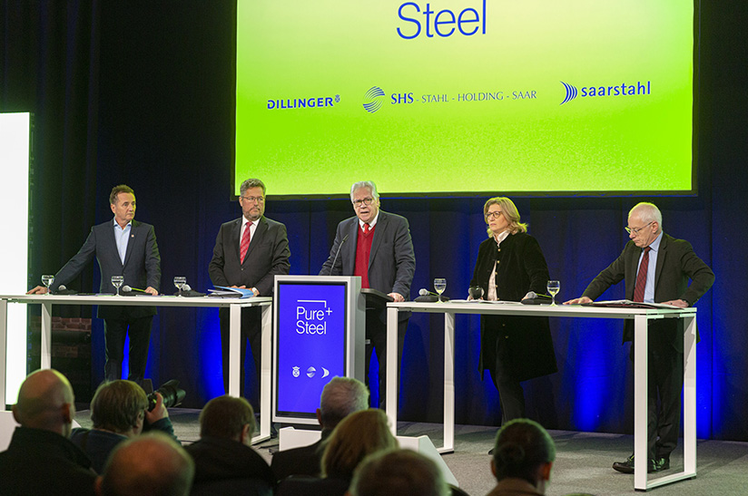 Jörg Köhlinger, Leiter IG Metall Bezirk Mitte und stellv. Vorsitzender der Aufsichtsräte, Dr. Karl-Ulrich Köhler, Vorsitzender der Geschäftsführung von SHS – Stahl-Holding-Saar und Vorstandsvorsitzender von Dillinger und saarstahl-werk-voelklingen-uebernahme-liberty-ascoval-hayang, Reinhard Störmer, Vorsitzender des Kuratoriums der Montan-Stiftung-Saar, Ministerpräsidentin Anke Rehlinger und Wirtschaftsminister Jürgen Barke (von links nach rechts)