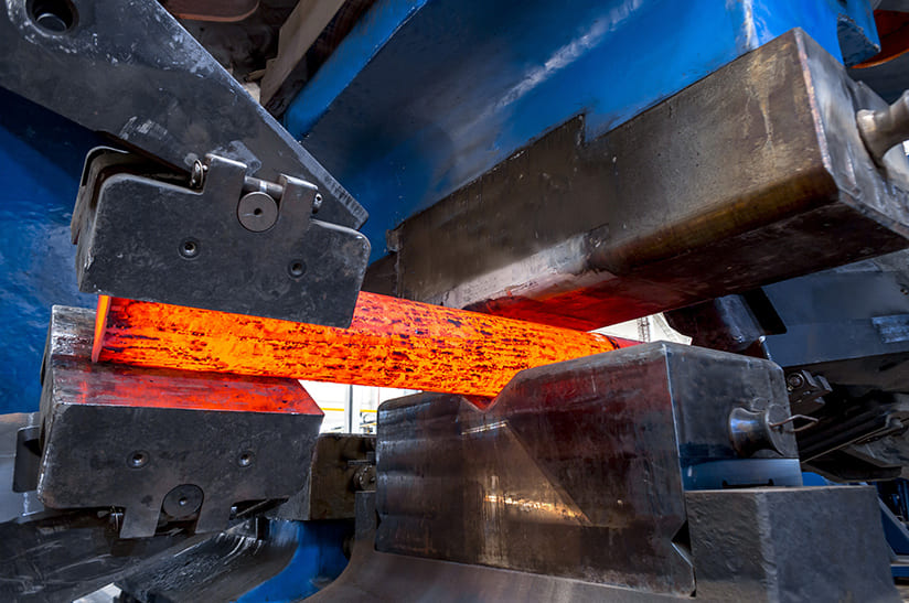 Für das größte Gieß- und Schmiedewerk Saudi-Arabiens liefert SMS group zwei Schnell-Freiformschmiedepressen)