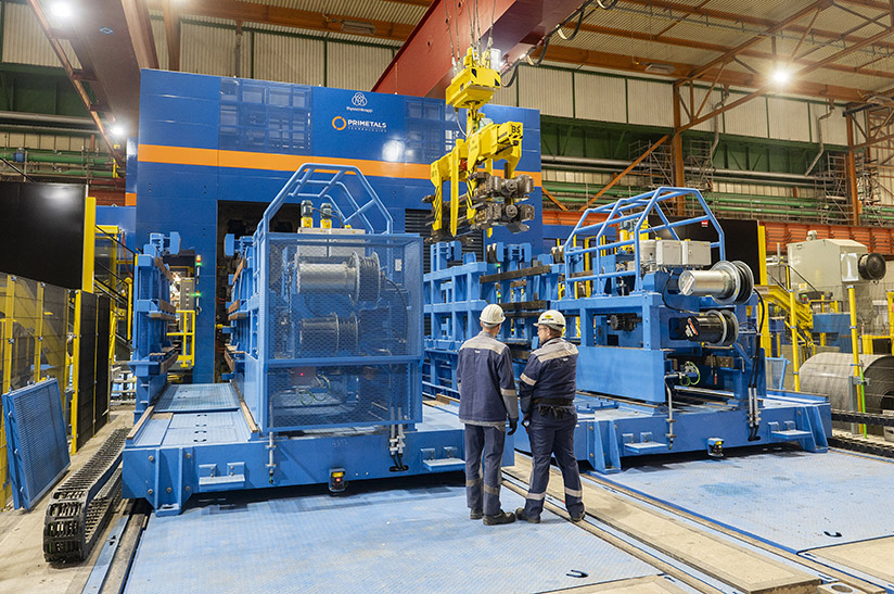 Mit dem neuen Doppelreversiergerüst (DRG) stellt thyssenkrupp Steel das erste Aggregat beim Umbau seines Standortes Bochum zum Kompetenzzentrum für Elektromobilität fertig.