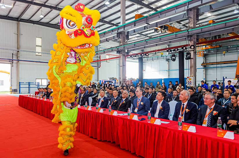 Die Erweiterung des Service Workshops von Primetals Technologies in Changxing wurde mit einem traditionellen Löwentanz gefeiert.