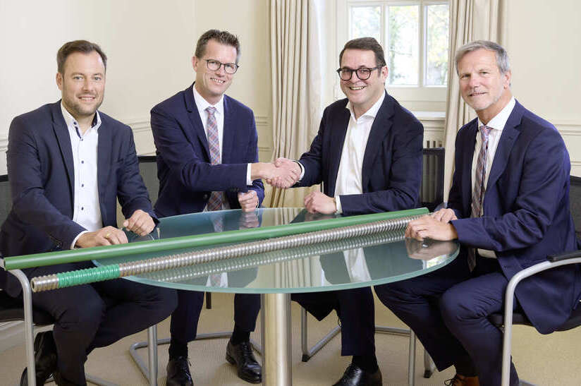 Haben sich darauf geeinigt, CliMore-Rohre für Mikropfähle einzusetzen (v.l.n.r.): Dennis Pospischil (BENTELER Steel/Tube), Björn Ischebeck, Ralph Mathis (BENTELER Steel/Tube), Uwe Nieselt (Ischebeck).