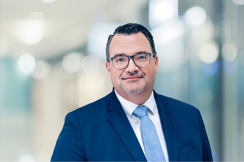 Oliver Burkhard beendet das CHRO-Vorstandsmandat der tkAG. Seine neue Rolle: CEO von Thyssenkrupp Marine Systems.