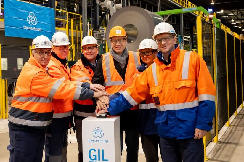 Auf dem Bild ist der Start der Inbetriebnahme bei thyssenkrupp Steel an der neuen Glüh- und Isolierlinie am Standort Bochum zu sehen.