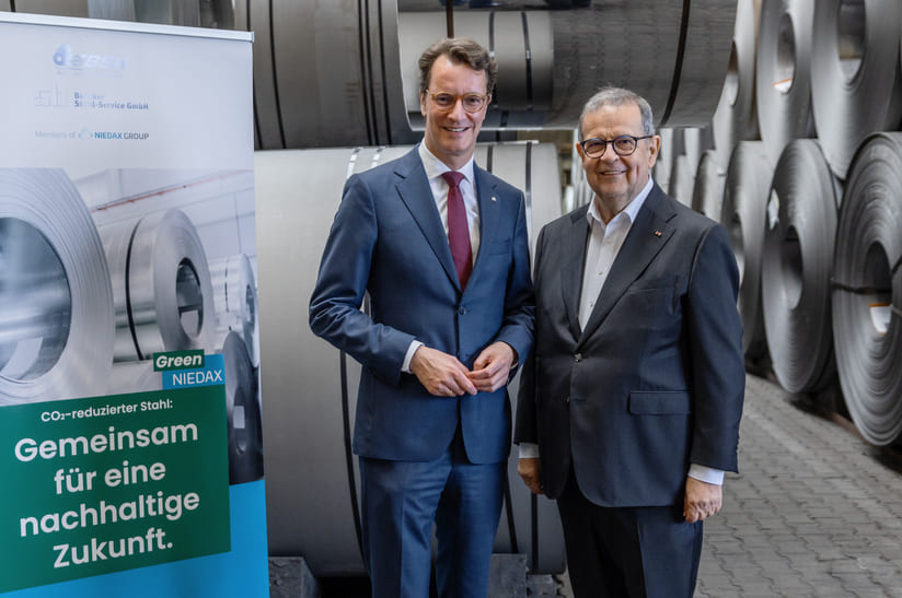 Hendrik Wüst (Ministerpräsident des Landes Nordrhein-Westfalen) und Bruno Reufels (CEO, Niedax Group)