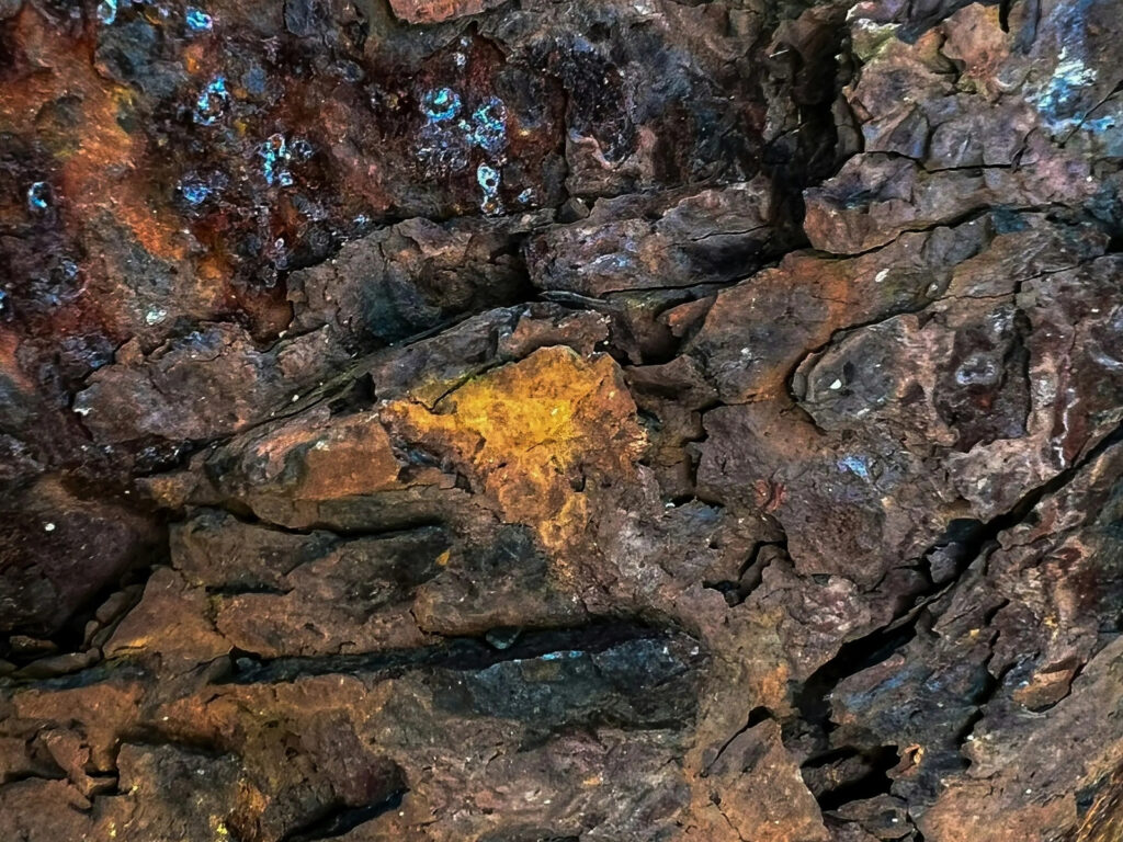 Primärrohstoffe wie bspw. Eisenerz.