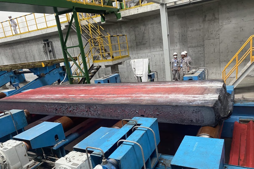 Die neue Stranggießanlage von Primetals Technologies bei Wuyang Iron and Steel ist für die Herstellung von Ultra-Dickbrammen mit bis zu 460 Millimeter Breite konzipiert.