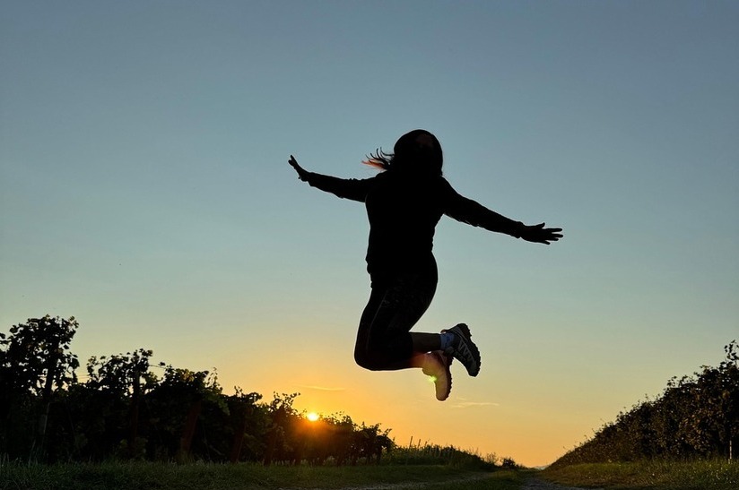 Ecovadis zeichnet die Saarstahl-Gruppe mit Platin aus. Da kann man schon mal vor Freude und im Gegenlicht in die Luft springen.