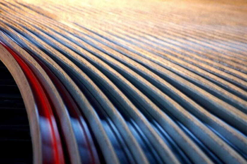 Die Deutsche Bahn hat erstmals Schienen aus grünem Stahl bei Saarstahl Rail bestellt.