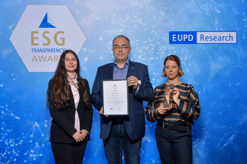 Mitarbeiter erhalten ESG-Auszeichnung bei EUPD Research Event für Stahlfachmagazine.