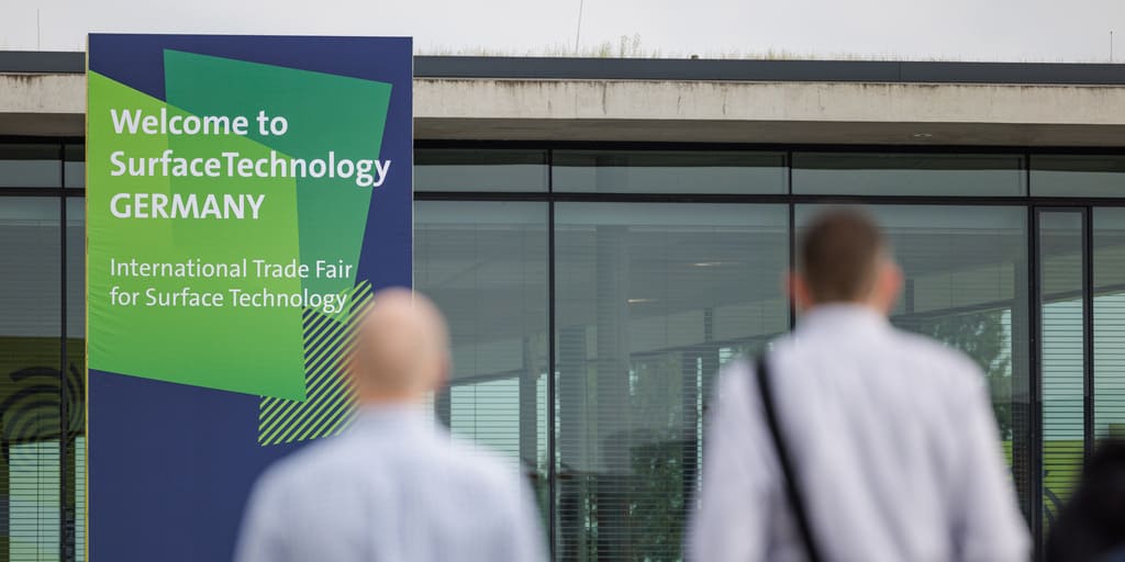 Messe SurfaceTechnology Germany mit Fachzeitschriften über Stahl und Oberflächentechnik.