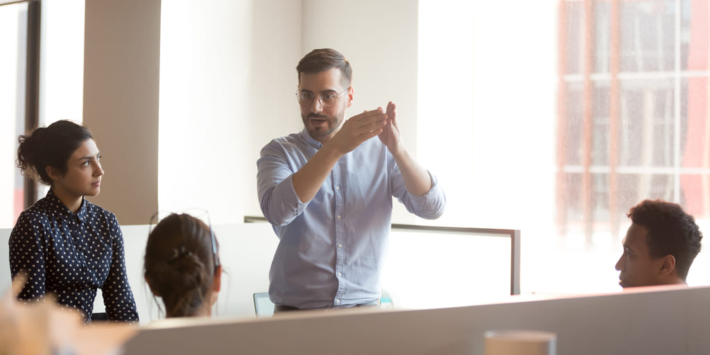 Klarheit entsteht im Austausch: Führungsteams, die konsequent zusammenarbeiten, setzen die entscheidenden Impulse für Wachstum und Kultur.