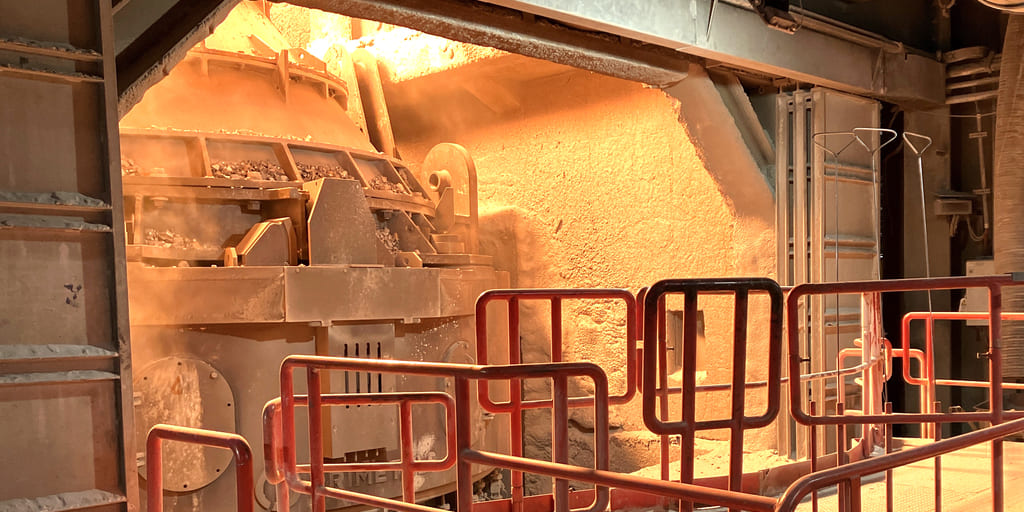 Primetals Technologies hat das Edelstahlwerk von Aperam Genk modernisiert (darunter den AOD-Konverter), um die Produktion zu steigern und gleichzeitig die CO2-Emissionen zu senken.