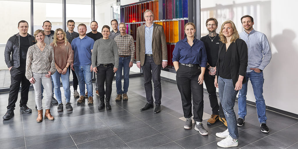 Das Team der Forschungsgemeinschaft Feuerfest mit Dr. Christian Dannert (5 v. re.) und Dr. Kerstin Hauke (2. v. re.).jpg