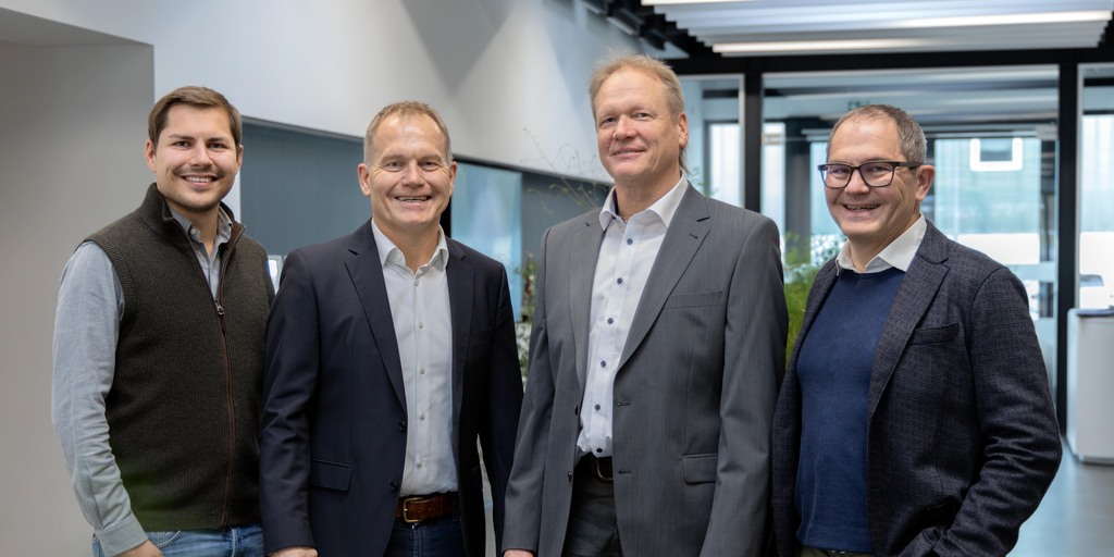 Bildunterschrift (von links nach rechts): Maximilian Sülzle, Heinrich Sülzle, Uwe Fien und Andreas Sülzle-Die vier gehören zur Sülzle Stahlpartner GmbH respektive zur Josef Fien GmbH