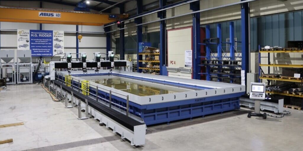 Das ist die neue Wasserstrahlschneidanlage, die in Ilsenburg aufgebaut wird.