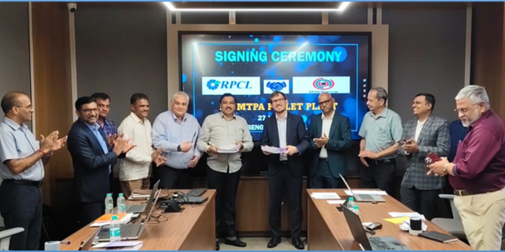 Teams von RPCL und SMS bei der Vertragsunterzeichnung