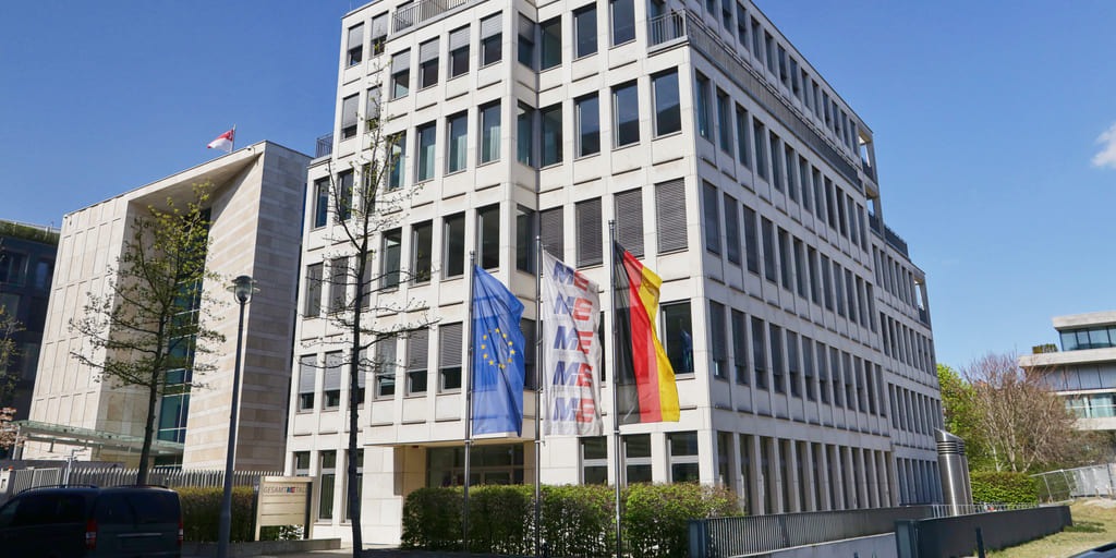 Der Verband Gesamtmetall sieht ohne bessere Standortbedingungen weitere Arbeitsplätze gefährdet.
