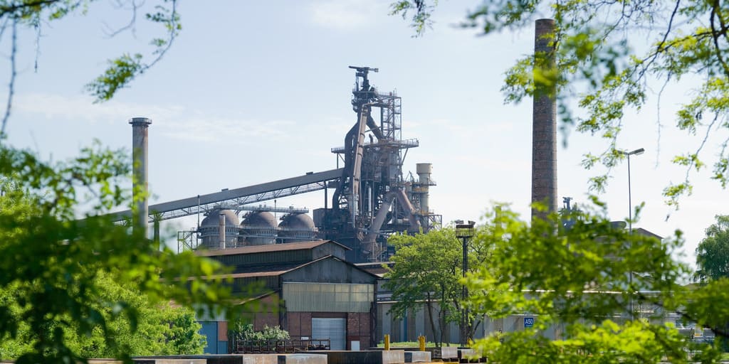 Die Dillinger Hütte investiert gemeinsam mit Saarstahl im Projekt Power4Steel in den klimaneutralen Umbau der Stahlproduktion. Voraussetzung dafür sind aus Sicht der Unternehmen verlässliche ETS-Rahmenbedingungen.