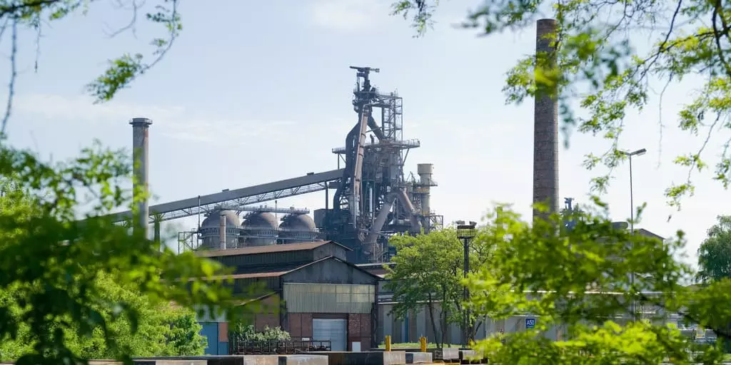 Die Dillinger Hütte investiert gemeinsam mit Saarstahl im Projekt Power4Steel in den klimaneutralen Umbau der Stahlproduktion. Voraussetzung dafür sind aus Sicht der Unternehmen verlässliche ETS-Rahmenbedingungen.