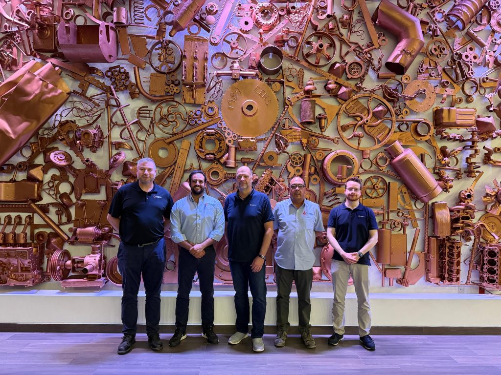 TYASA hat sich für Primetals Technologies als Partner für eine neue Vakuumentgasungsanlage (VD-Anlage) an seinem Standort in Ixtaczoquitlán entschieden. Das Foto zeigt Mitglieder beider Unternehmen beim offiziellen Pressefoto.