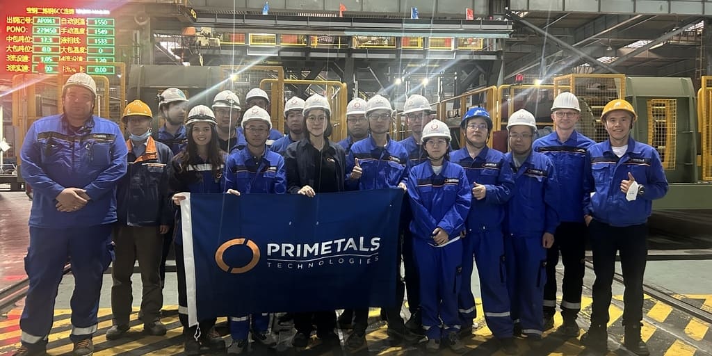 Ein Teil des Teams von Primetals Technologies feiert die erfolgreiche Inbetriebnahme der Gießmaschine Nr. 6 im Baosteel-Werk in Shanghai.