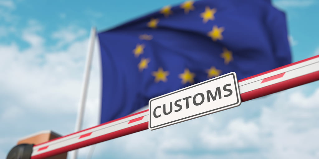 Symbolbild: Das neue Handelsschutzinstrument der EU regelt Stahlimporte über Zollkontingente und ergänzende Schutzmechanismen.
