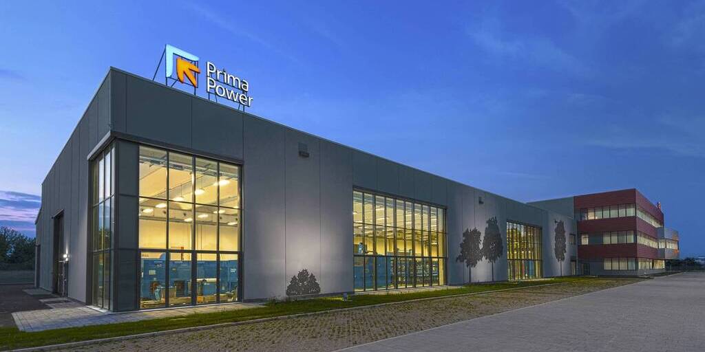 Prima Power Tech Center in Collegno mit Prima-Power-Schriftzug