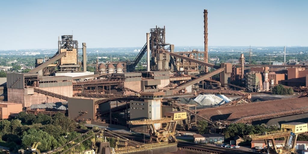 Das Werk von Thyssenkrupp Steel Europe mit dem Hochofen Schwelgern (Luftaufnahme)