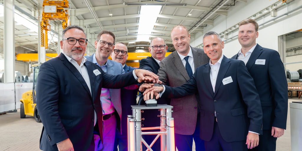 Aufsichtsratsvorsitzender, Vorstand und Projektteam der Knauf Interfer beim Startschuss in Barsinghausen